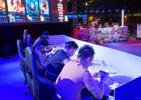 EDG赛前返图：赛前聚餐