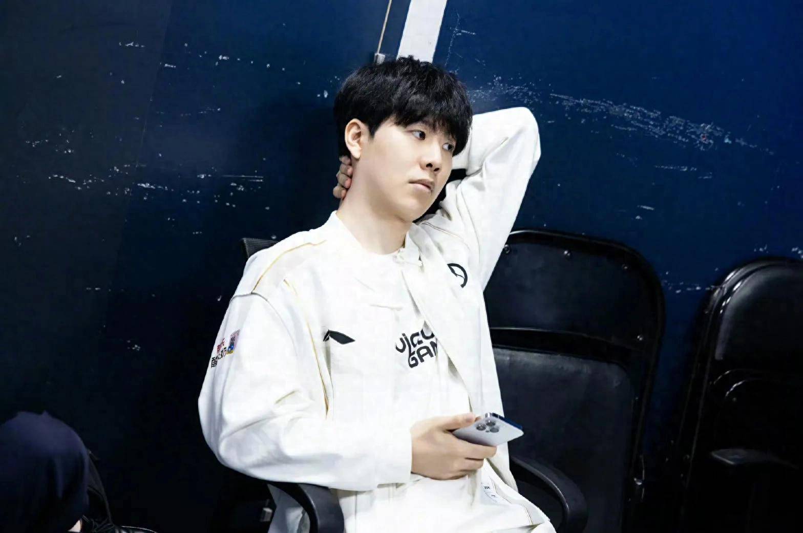 NAVI 和 Spirit 轻松获胜 - PGL Astana 2025 最近四场比赛回顾